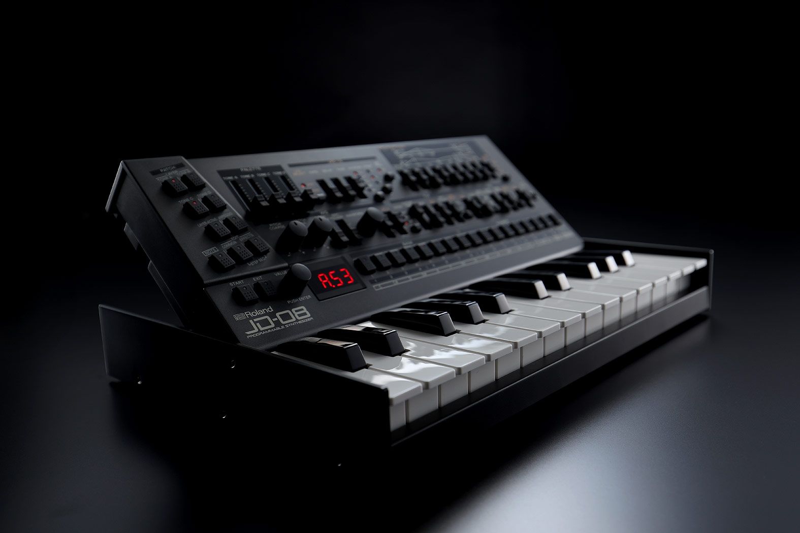 Roland JD-08 – Sintetizator digital compact