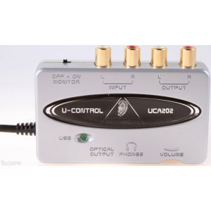 Behringer UCA 202