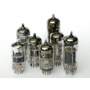 Lampi amplificatoare Roland