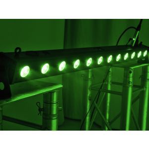 Eurolite LED BAR-12  4 QCL RGBA + Case
